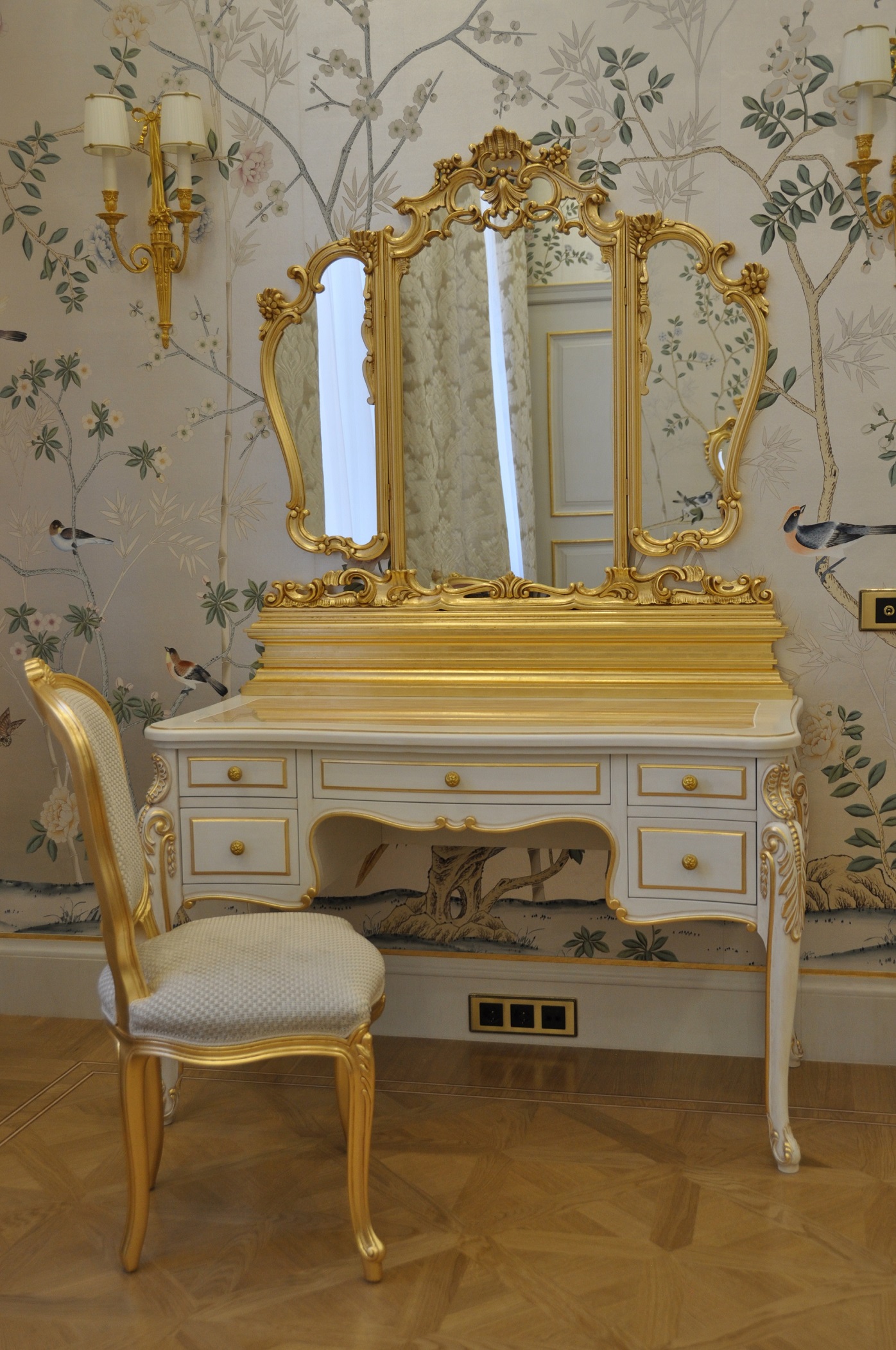 Дизайн классической мебели белого цвета