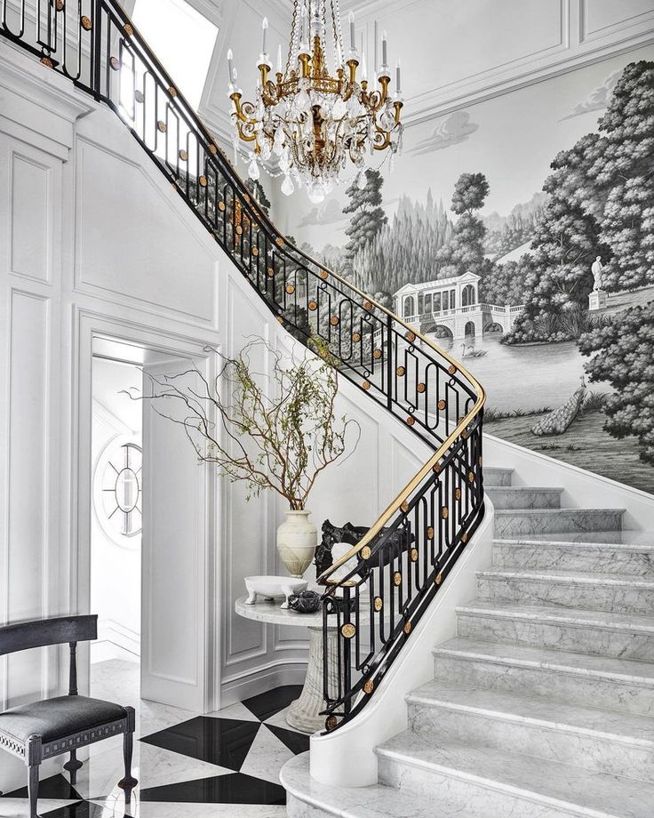 широкая винтовая лестница из дерева в современном стиле минимализм