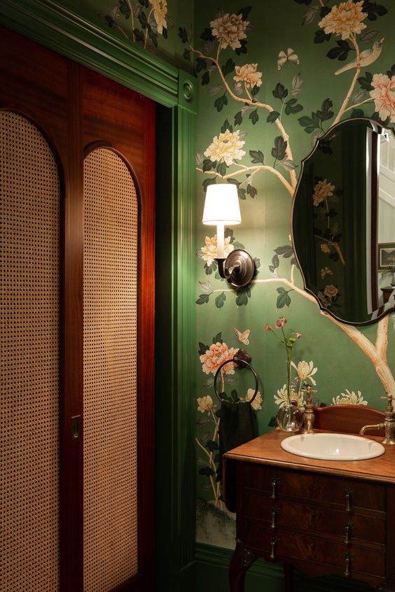 зеленая классическая ванная комната