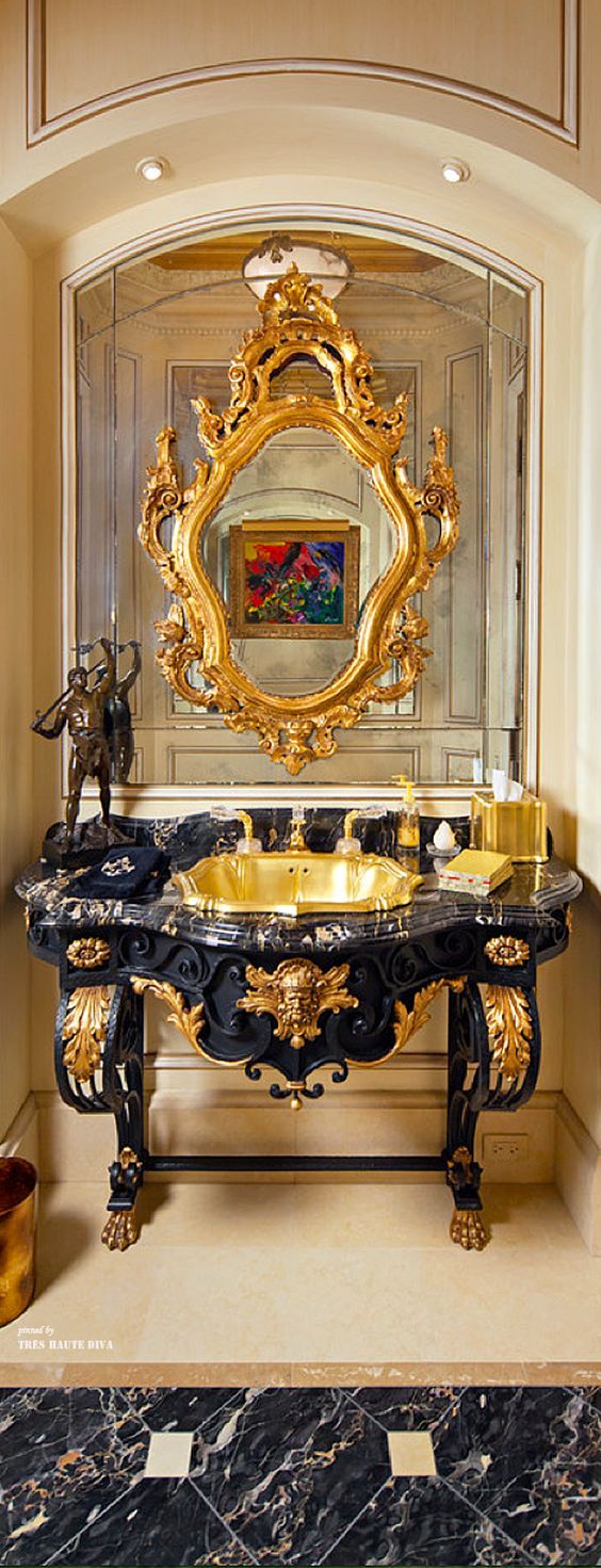 черный и золотой в интерьере классической ванной