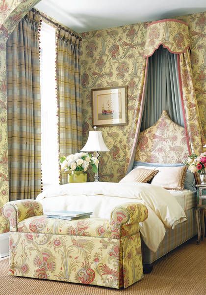 Дизайн классической спальни в доме с одинарной кроватью