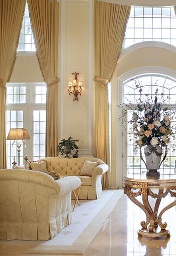 Дизайн интерьеров гостиной двухсветной в классике