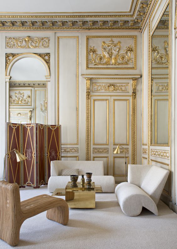 Дизайн классической гостиной с современной мебелью