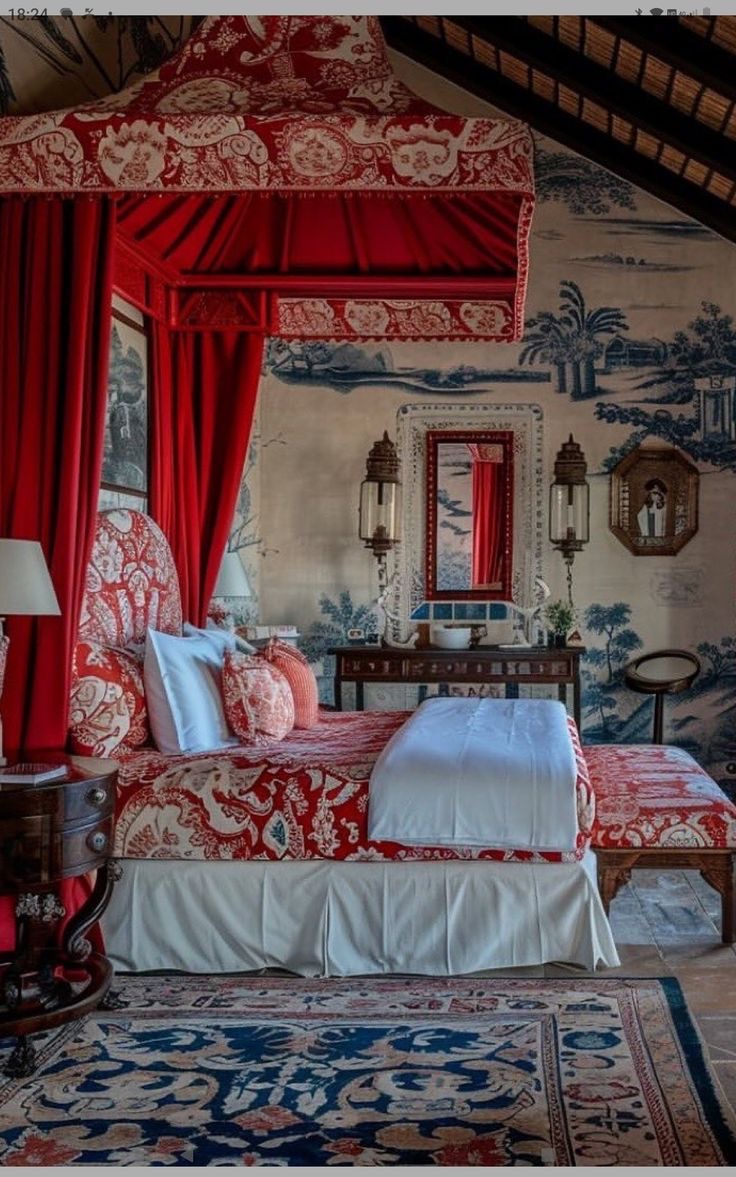 Сочетание красного и синего в интерьере